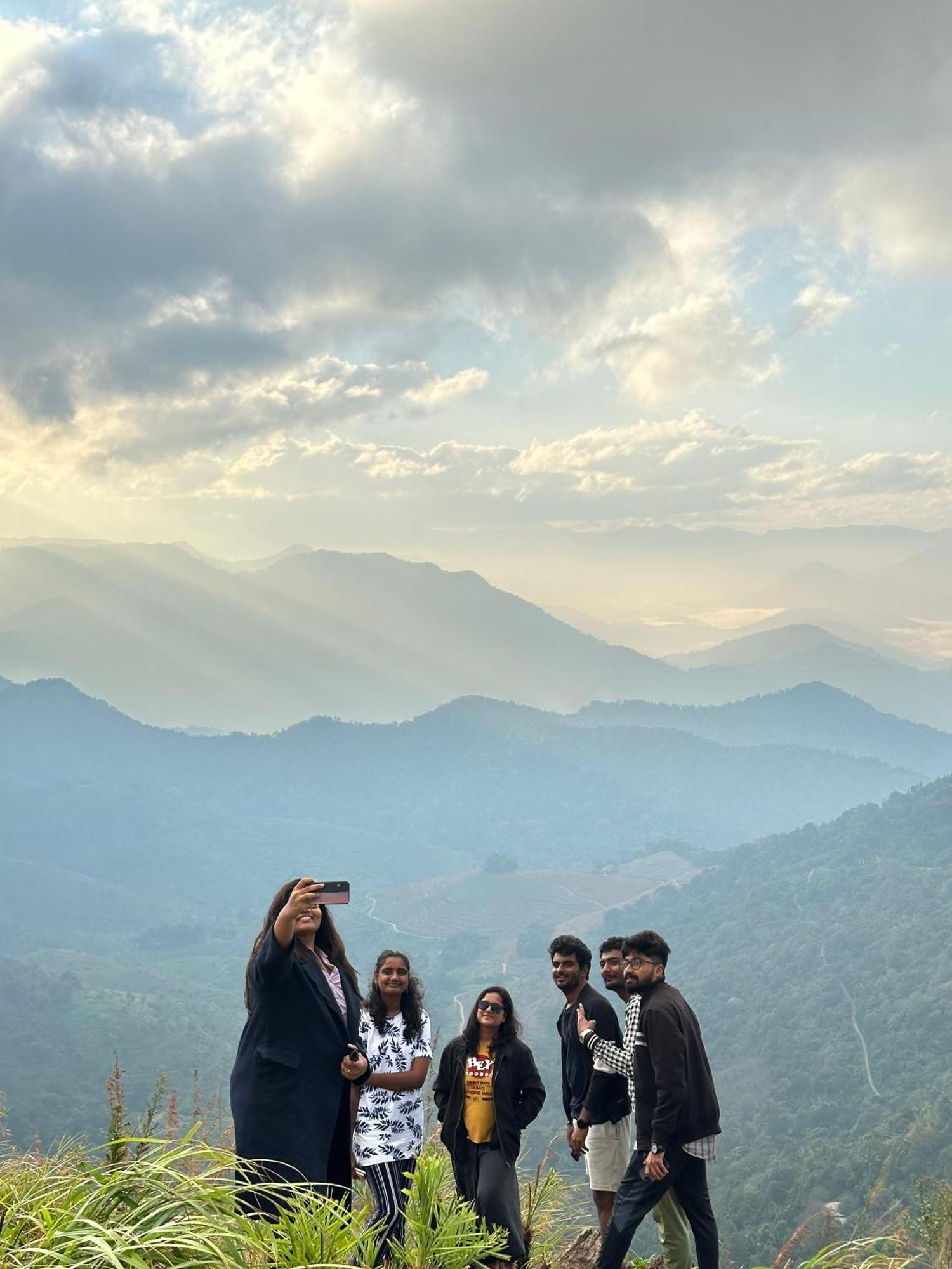Sunset Valley Kerala Pool Resort - Serene Natural Forest Cottage Stay In Idukki With Sunrise & Sunset Panoramas, Natural Streams & Tranquil Summer Evenings Pīrmed Exteriér fotografie