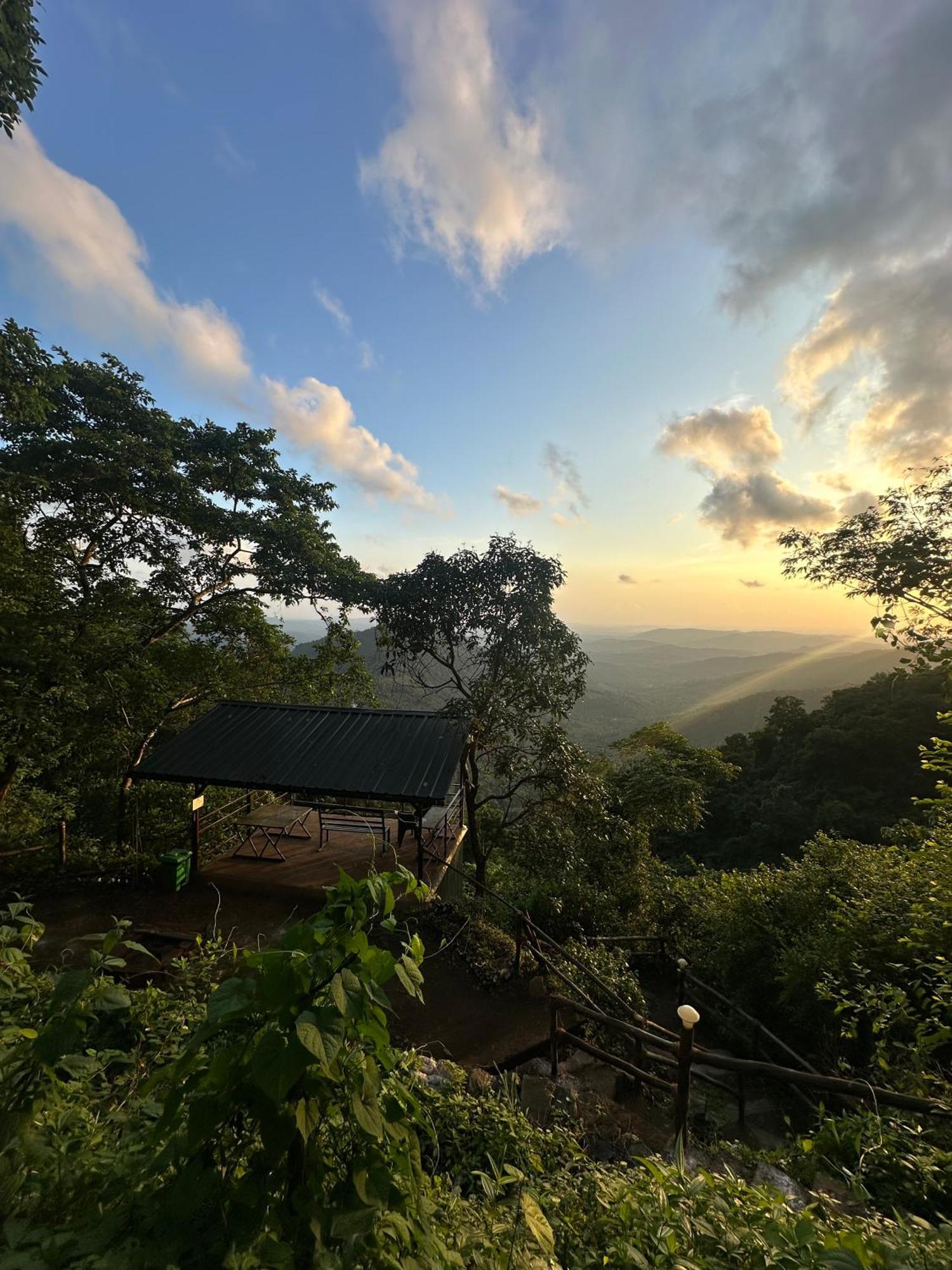 Sunset Valley Kerala Pool Resort - Serene Natural Forest Cottage Stay In Idukki With Sunrise & Sunset Panoramas, Natural Streams & Tranquil Summer Evenings Pīrmed Exteriér fotografie